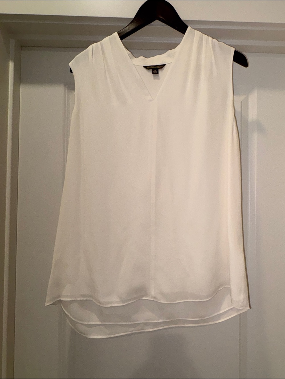 Brooks Brothers 100% Silk Ivory V Neck Sleeveless Blouse Size 12 NWOT